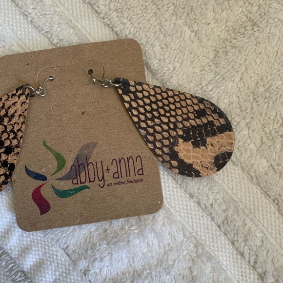 Tan and black earrings, never worn - Picture 2 of 3